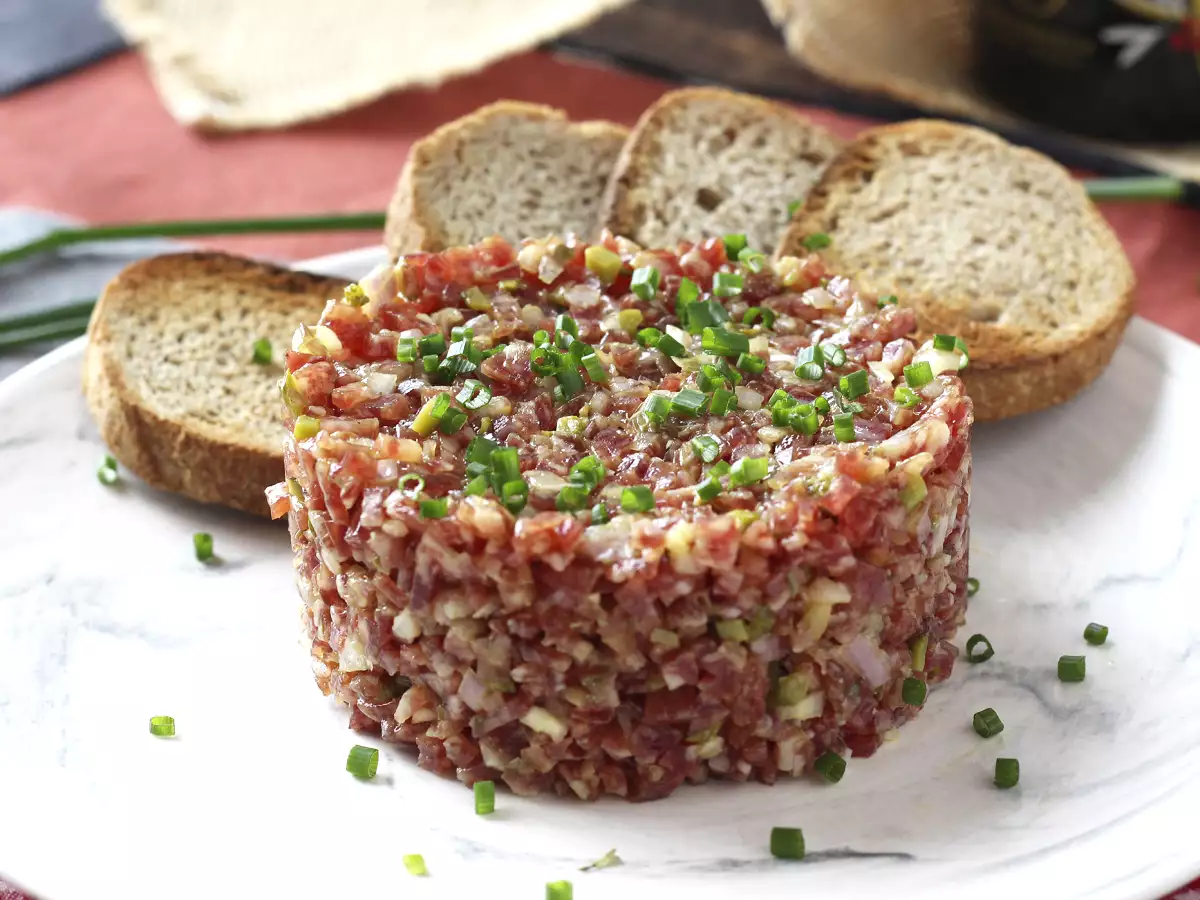 Resep Tartar de fuet: versi ekspres dari steak tartar klasik