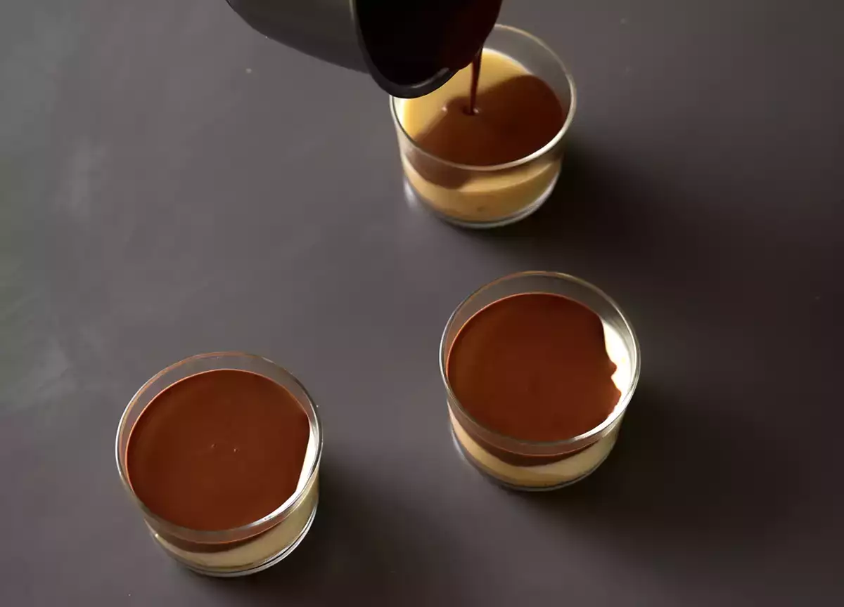 Langkah 4: Lapisan cokelat hitam