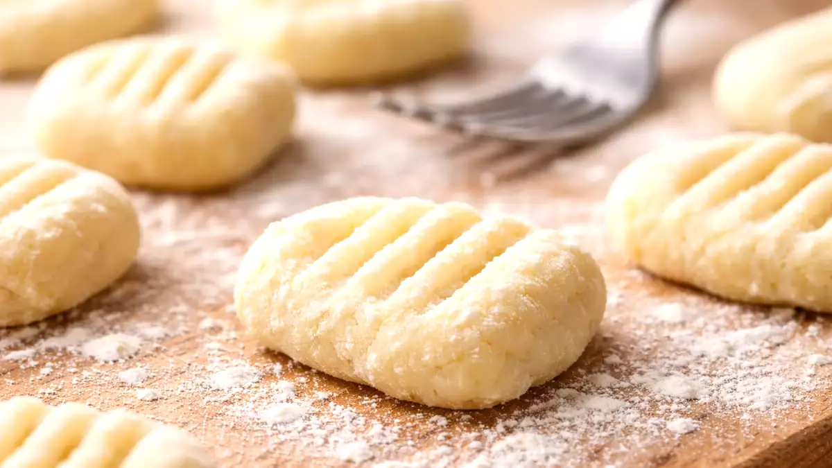 4) Menandai gnocchi dengan stretch mark