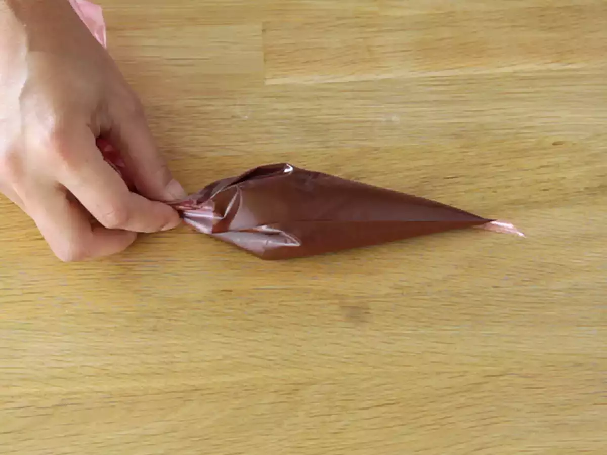 Langkah 2: Pindahkan ke kantong pipa atau kantong freezer.