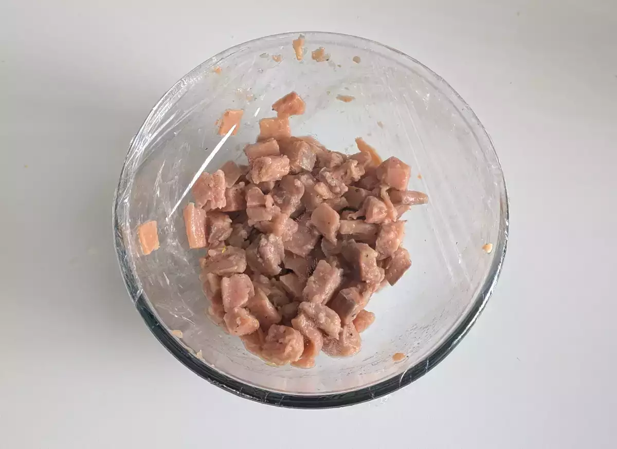 1. Mengasinkan salmon