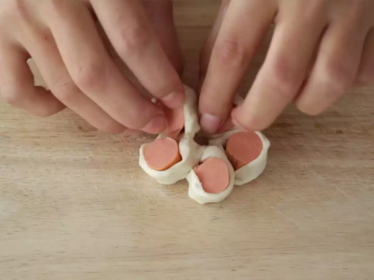 9. Bunga - Kelopak kue puff pastry yang dapat dimakan