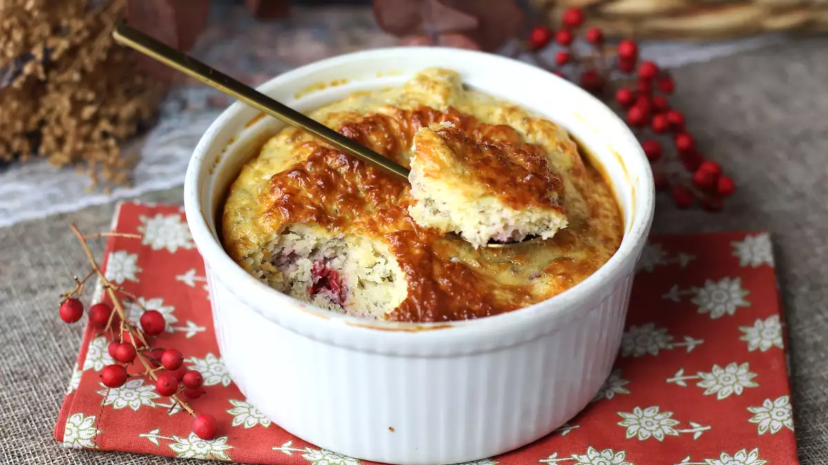 Kue protein buah merah ini telah menjadi rencana B favorit saya ketika saya menginginkan sesuatu yang manis tanpa merasa bersalah.