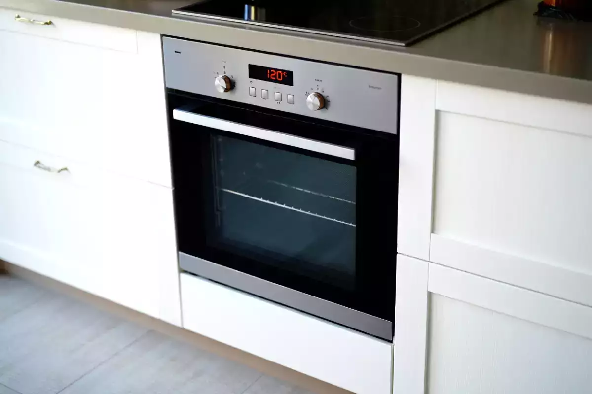 Mengapa memilih oven dengan bantuan kipas? Keuntungan nyata dalam penggunaan sehari-hari