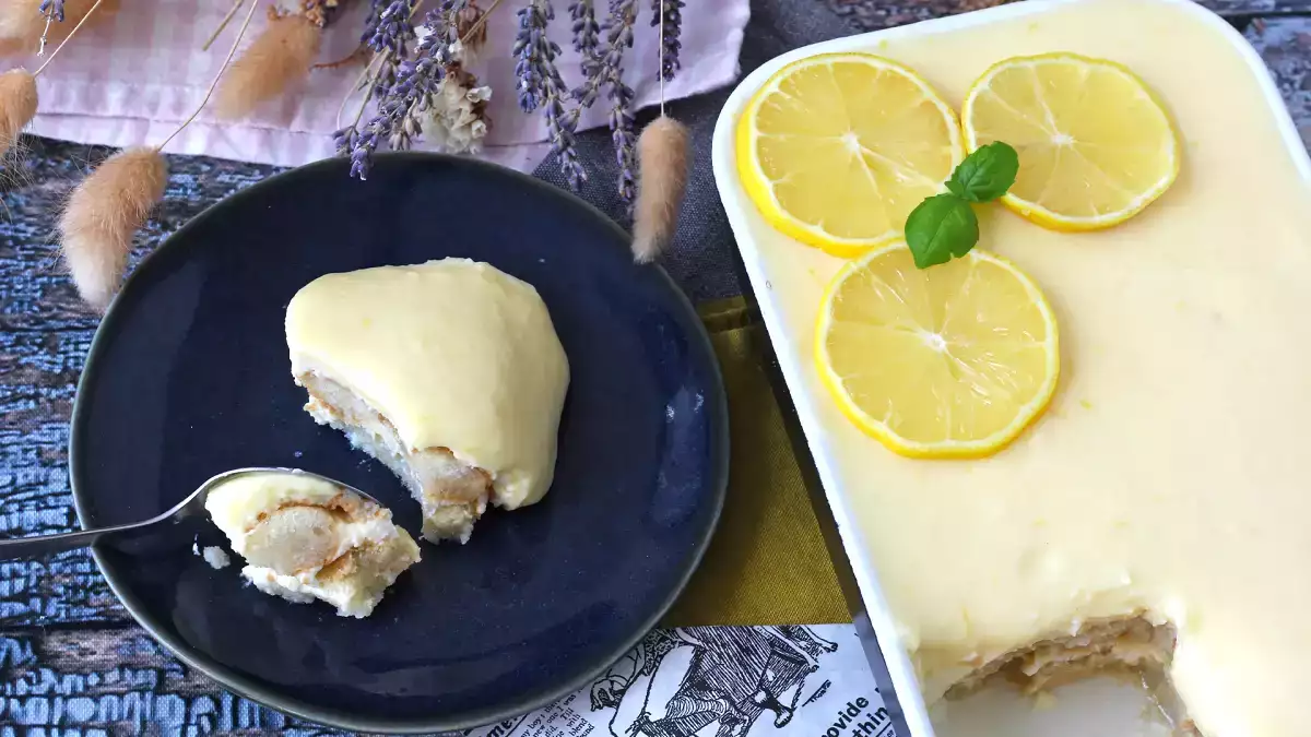 Lupakan tiramisu klasik: versi lemon ini mengubah segalanya sejak sendok pertama.