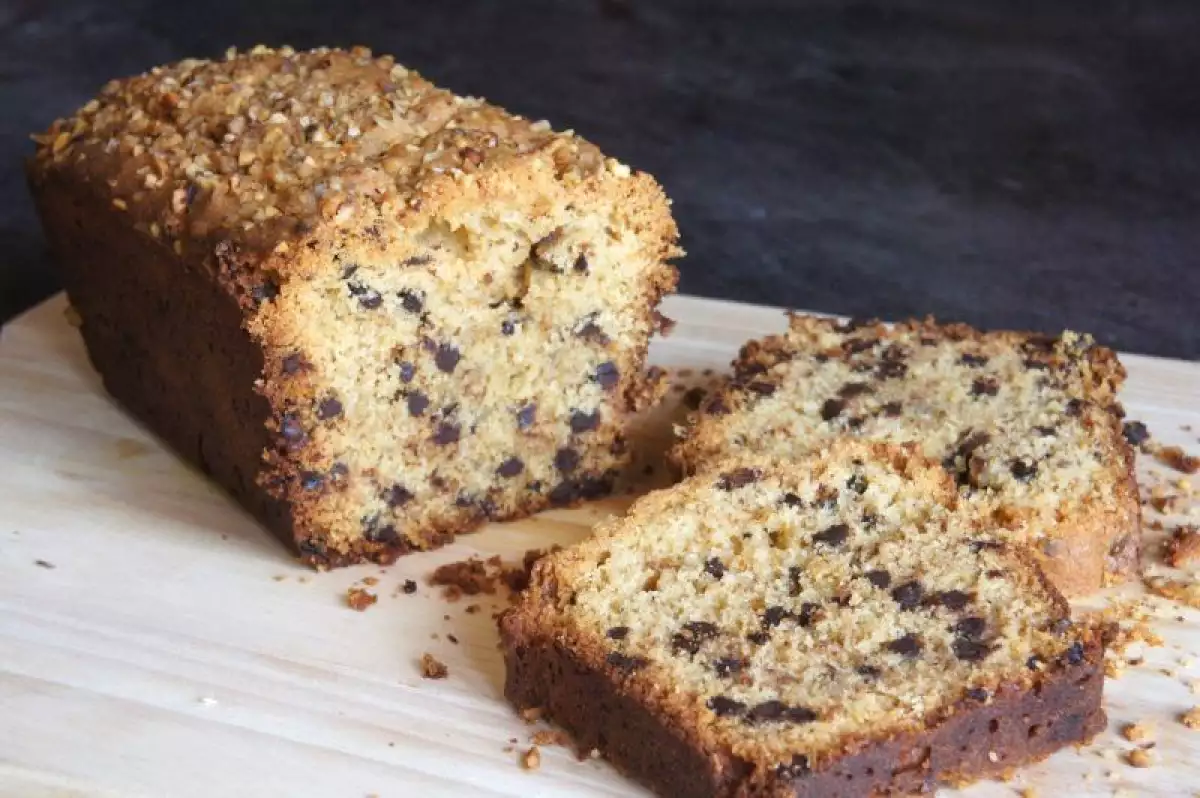 Akhiri kepingan cokelat di bagian bawah cetakan dengan tips berikut ini!