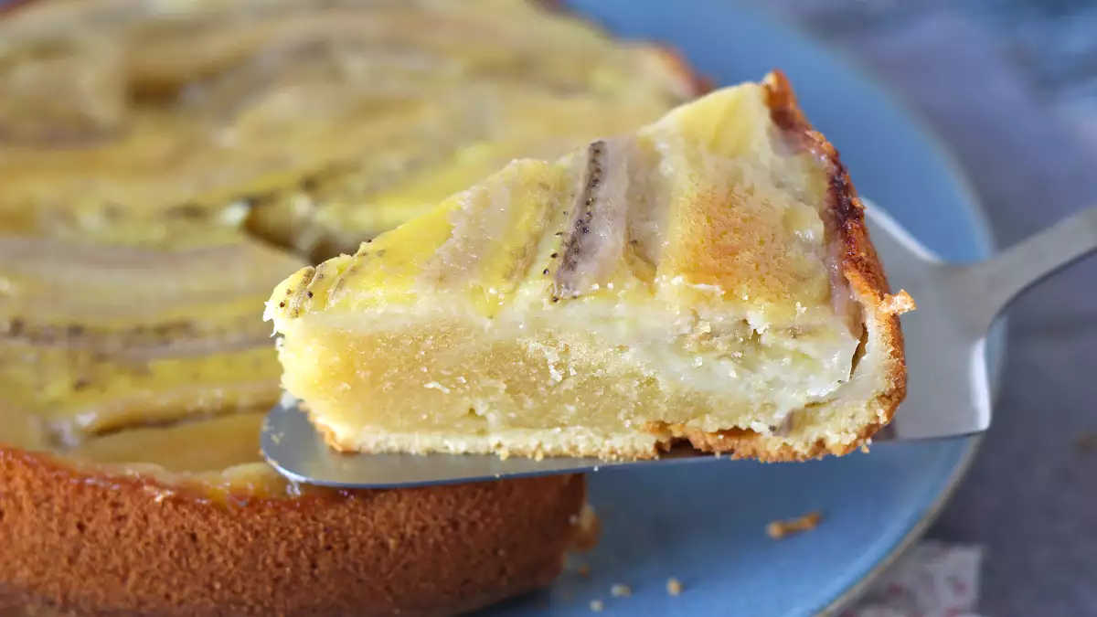 10 kue pisang yang begitu lezat hingga aroma yang keluar dari oven menjanjikan kopi sore yang tak terlupakan