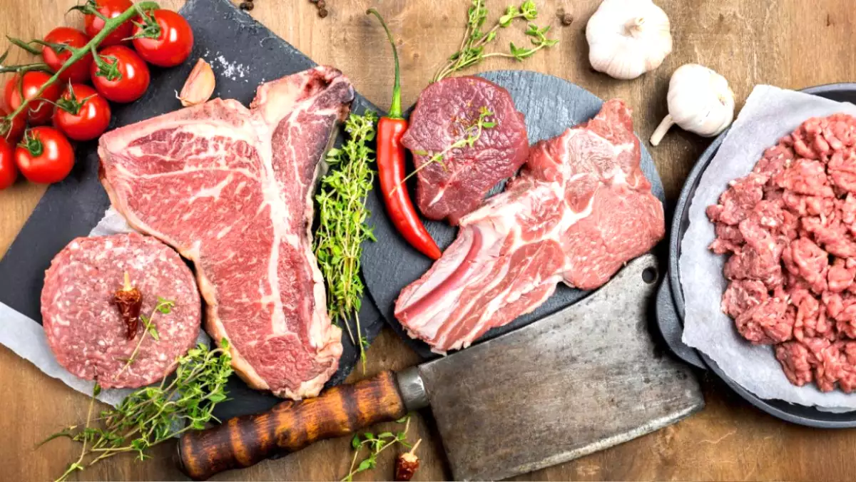 Mengapa daging harus selalu dikeluarkan dari lemari es sebelum dimasak (dan untuk berapa lama)