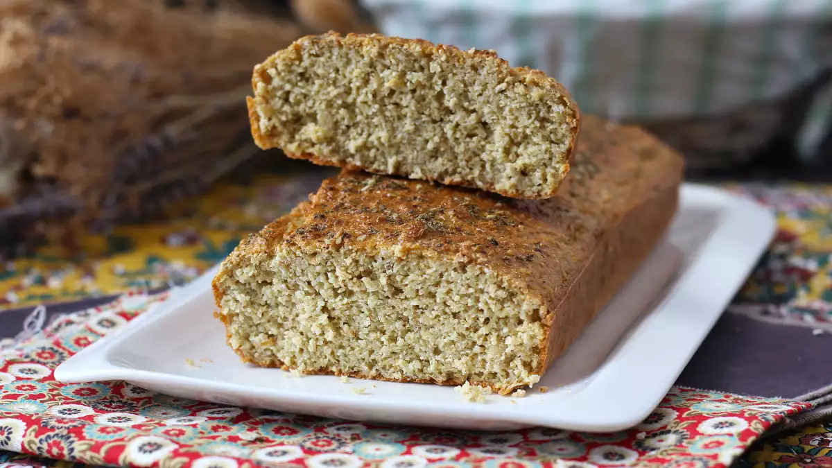 Mencari roti yang lebih mudah dicerna? Anda mungkin akan menyukai resep bebas tepung putih ini!