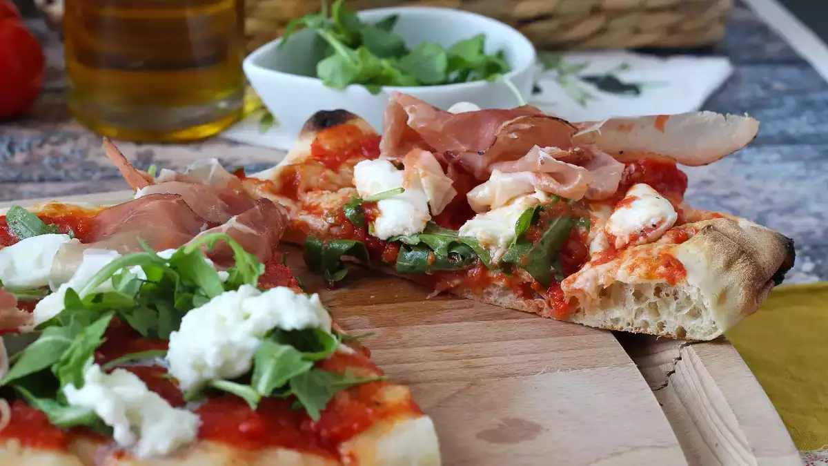 Temukan pinsa: alternatif yang lebih ringan dari pizza, siap hanya dalam beberapa menit di rumah