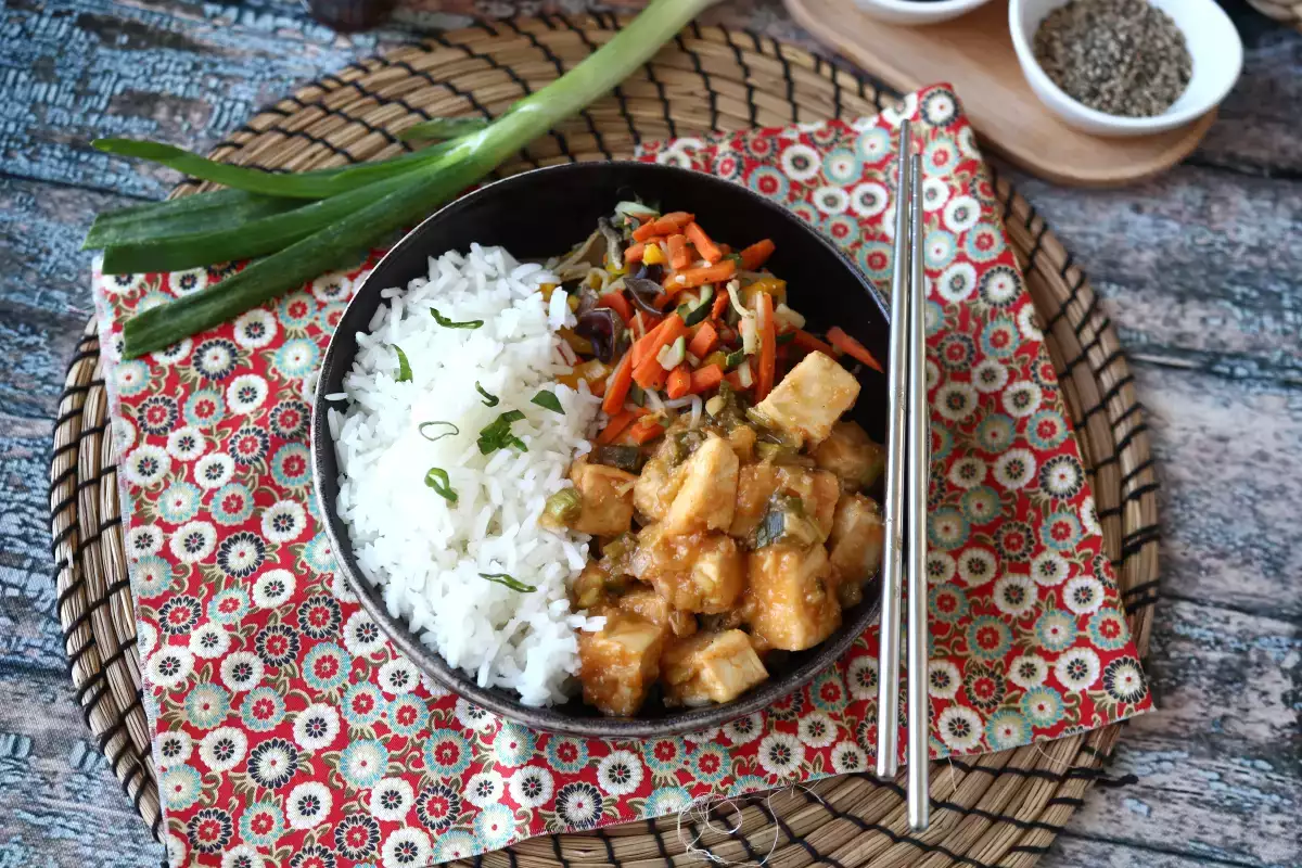 Dengan ayam atau tahu? Cobalah hidangan General Tao yang menyatukan keluarga di sekitar meja