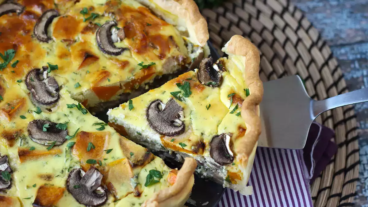 Quiche labu potimarron dan jamur: resep musim gugur yang sederhana dan lembut