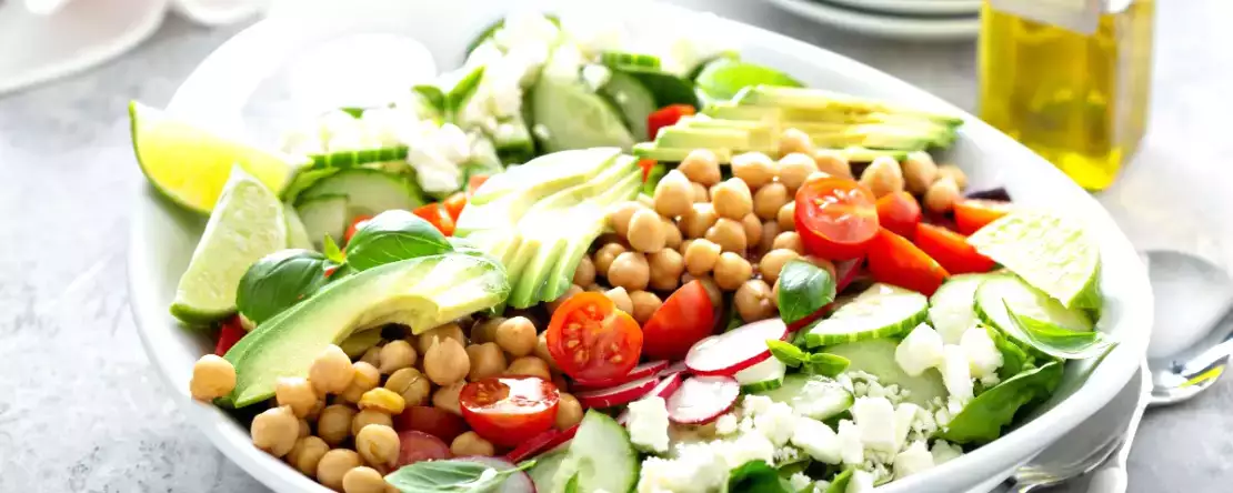 Kecilkan perut Anda: salad yang siap dalam 10 menit ini menarik perhatian para ahli