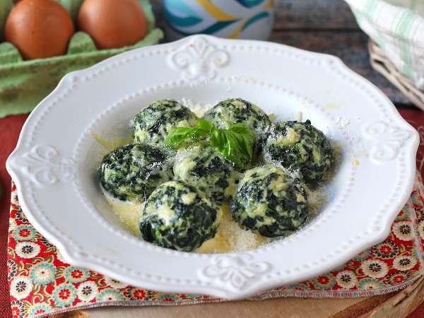 12 hidangan liburan panggang yang mudah disiapkan sebelumnya (dan selalu terlihat bagus di atas meja)