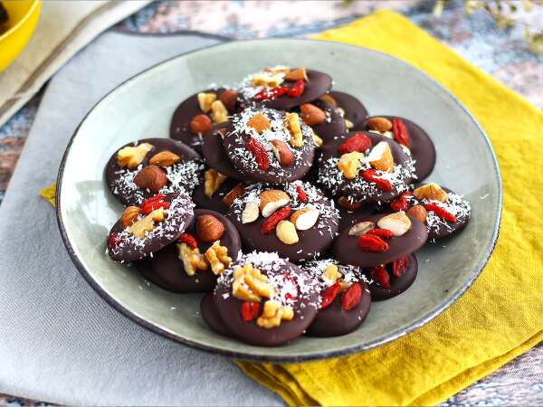 20 biskuit dan cokelat Natal untuk diberikan... atau disimpan sendiri