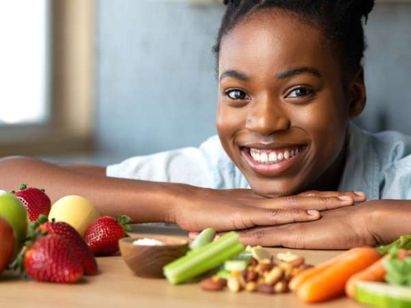 10 makanan untuk gigi lebih putih: apa yang harus dimakan