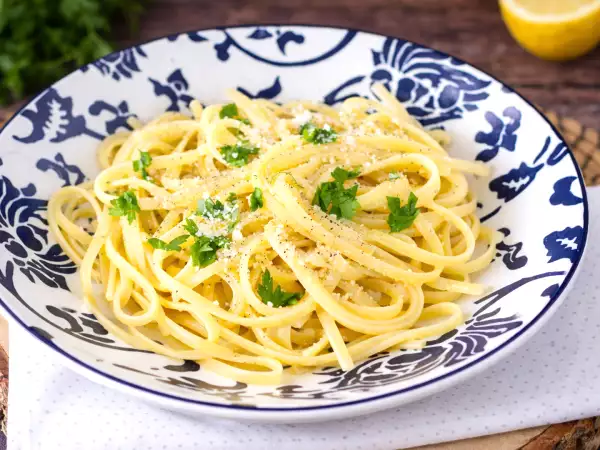 Spaghetti lemon: resep cepat yang tidak terasa seperti menyingkir .
