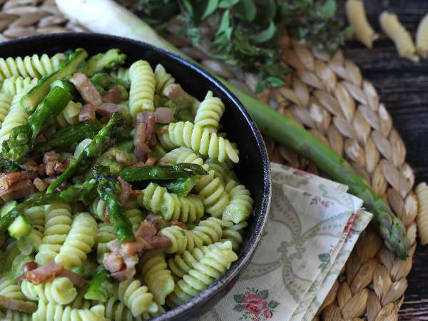 Apa yang harus dimasak di bulan Maret: 10 resep musiman yang mudah dan mengejutkan untuk menu mingguan