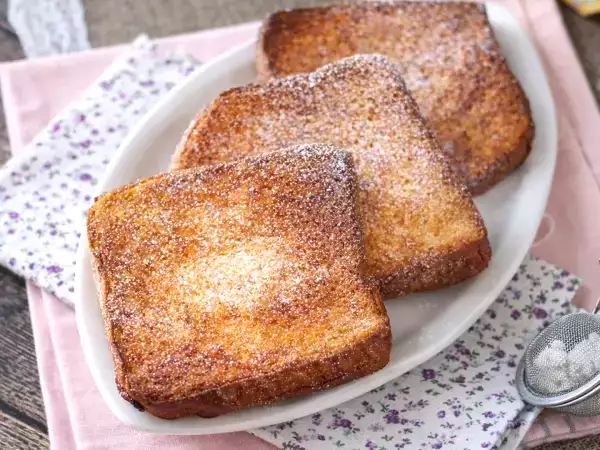 Torrijas dan susu goreng dalam penggorengan udara: dua makanan manis Paskah yang juga bisa dibuat tanpa penggorengan.