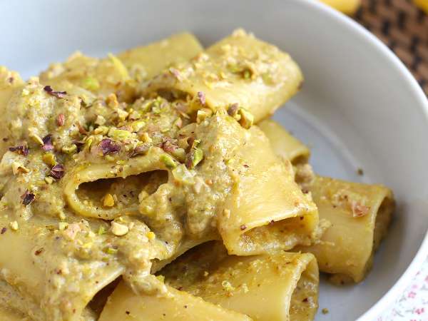 Pasta krim ini dibuat tanpa krim: hasilnya luar biasa