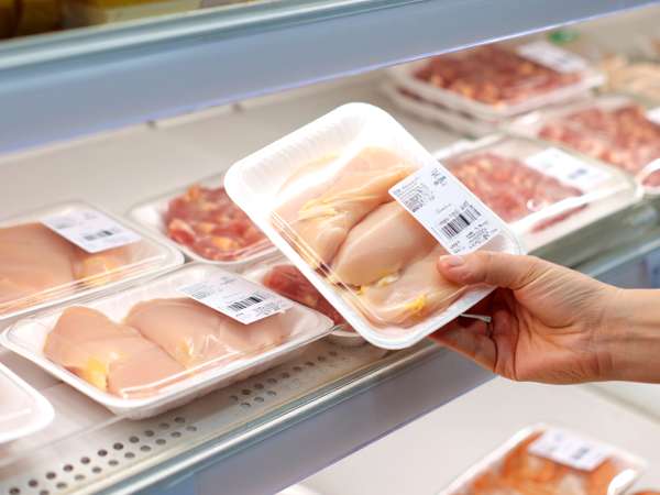 Ayam di supermarket terlihat sama, tetapi ada sesuatu yang hampir tidak ada orang yang menyadarinya sebelum membelinya