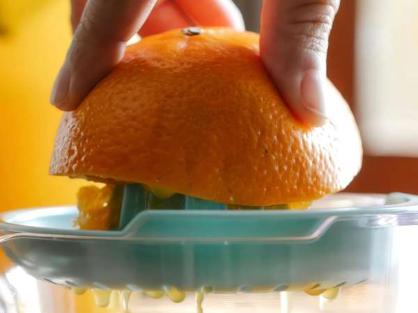 Apakah jus jeruk benar-benar membuat Anda gemuk? Apa yang perlu Anda ketahui sebelum membuangnya dari sarapan Anda