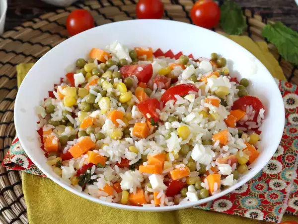 Membuat salad dengan sisa makanan: 17 resep untuk mengubah apa yang tersisa di lemari es menjadi hidangan yang luar biasa