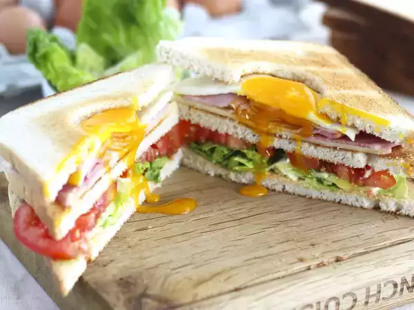Mengapa club sandwich disebut demikian, bukan karena apa yang Anda pikirkan.