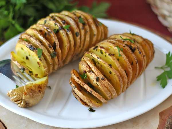 Kentang Hasselback yang sempurna? Ini adalah kesalahan yang paling umum saat menyiapkan lauk khas Swedia ini