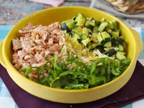 Orzo atau risoni: apakah pasta kecil ini dan mengapa pasta ini sangat cocok untuk sup, salad, dan hidangan berkrim?