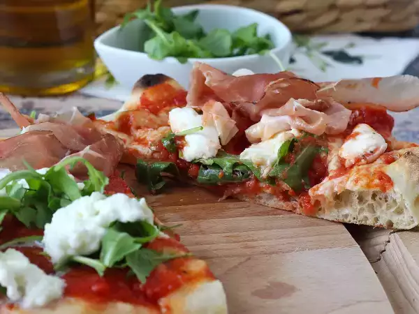 Temukan pinsa: alternatif yang lebih ringan dari pizza, siap hanya dalam beberapa menit di rumah