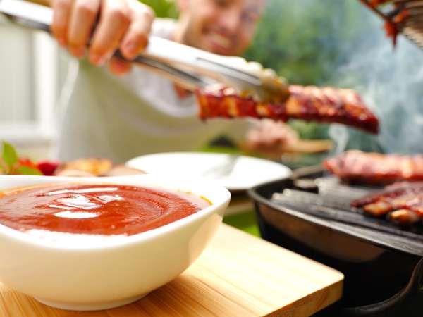 Saus barbekyu: buatlah di rumah dan ubah daging apa pun