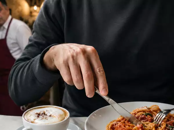 Apa yang tidak boleh Anda lakukan dengan pasta, kopi, dan pizza jika ada restoran Italia di dekatnya