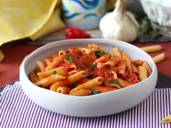 Satu kaleng tomat, makan malam beres: ide pasta yang mengubah bahan pokok dapur menjadi hidangan sungguhan