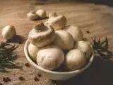 Artikel: Apakah jamur kancing perlu dikupas sebelum dimasak?