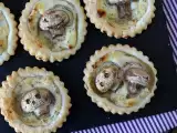 Resep Kue tart halloween dengan jamur dan bawang putih serta keju herba