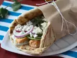 Resep Gyros dengan salmon, sandwich ikan yunani yang sempurna untuk musim panas!