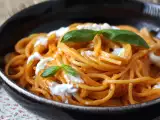 Resep Pasta krim dengan burrata dan tomat ceri