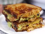 Resep Sandwich maxi keju panggang ala amerika: ayam, alpukat, daging asap
