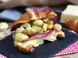 Resep Raclette croissant sandwich untuk makan siang yang lezat!