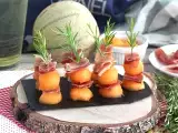 Resep Kebab melon, ham, dan minuman beralkohol rosemary
