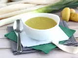 Resep Sup daun bawang dan kentang yang cepat dan mudah