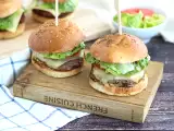 Resep Burger buatan sendiri yang cepat dan mudah