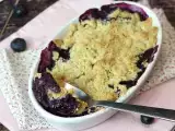 Resep Blueberry almond crumble: keemasan di bagian atas, berair di bagian dalam