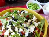 Resep Salad lentil, feta, dan edamame dengan sayuran renyah
