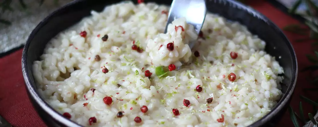 Risotto jeruk nipis dan lada merah muda: resep vegetarian yang elegan untuk makan malam istimewa