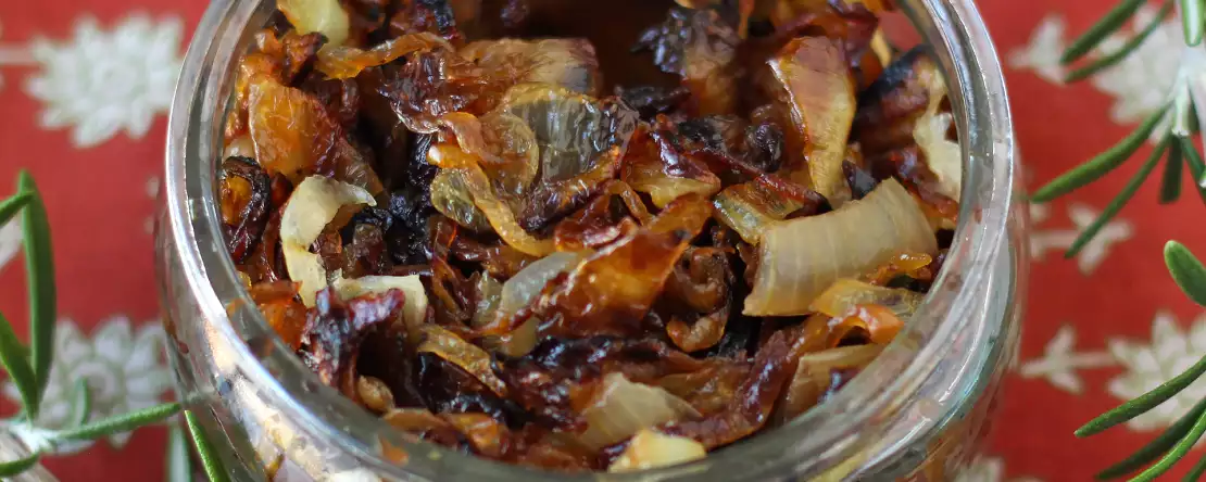 Onion confit: sederhana, elegan, dan sempurna dengan daging dan keju