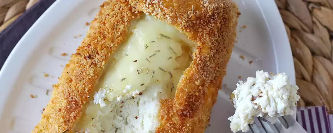 Roti panggang keju kambing yang renyah dan meleleh di mulut dilapisi tepung roti dengan air fryer: kenyamanan mutlak!