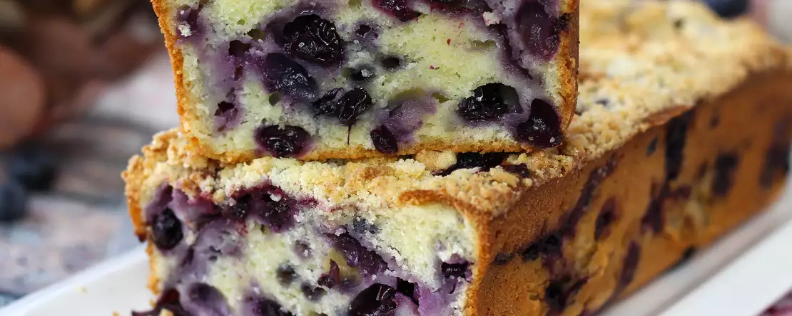 Blueberry crumble cake: kue yang memadukan fondant, kelembutan, dan kerenyahan!