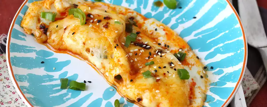 Telur goreng dengan madu dan mozzarella, sarapan ekspres yang manis, asin, dan pedas!